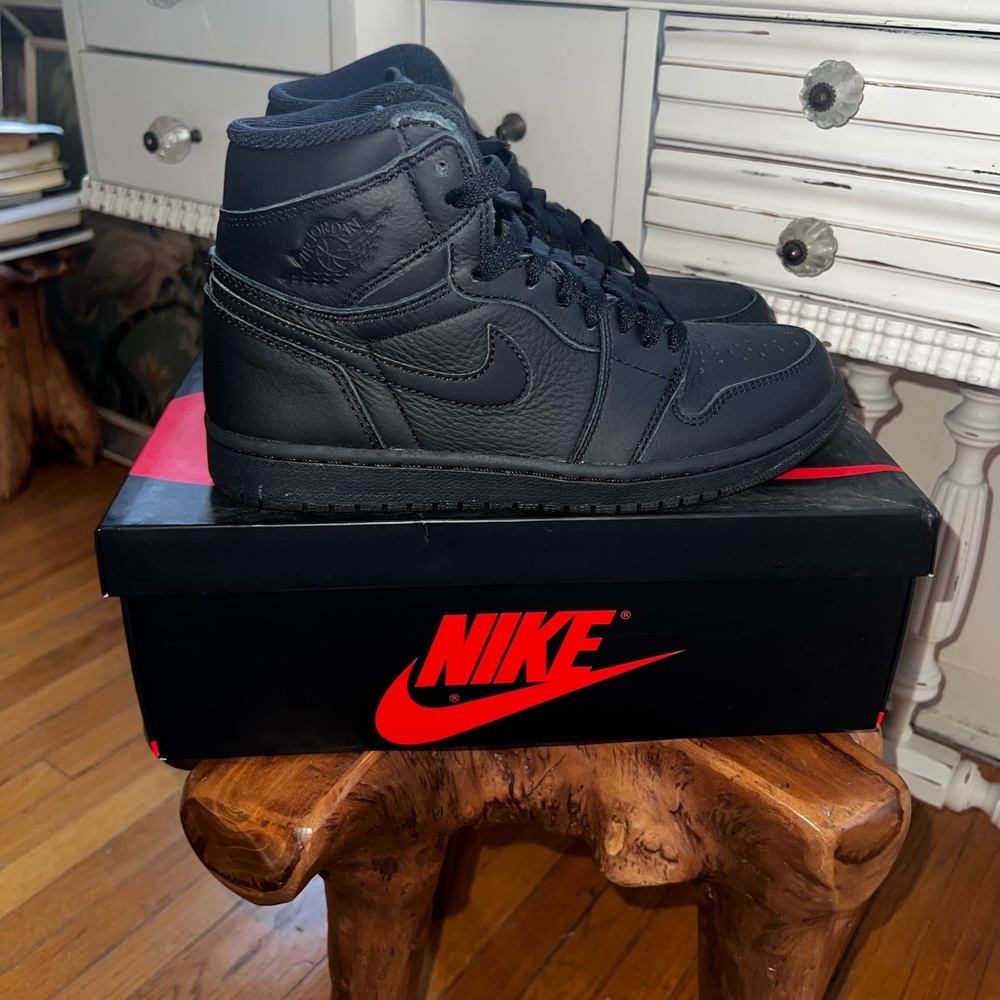 Nike Men's Black Leather Sneakers